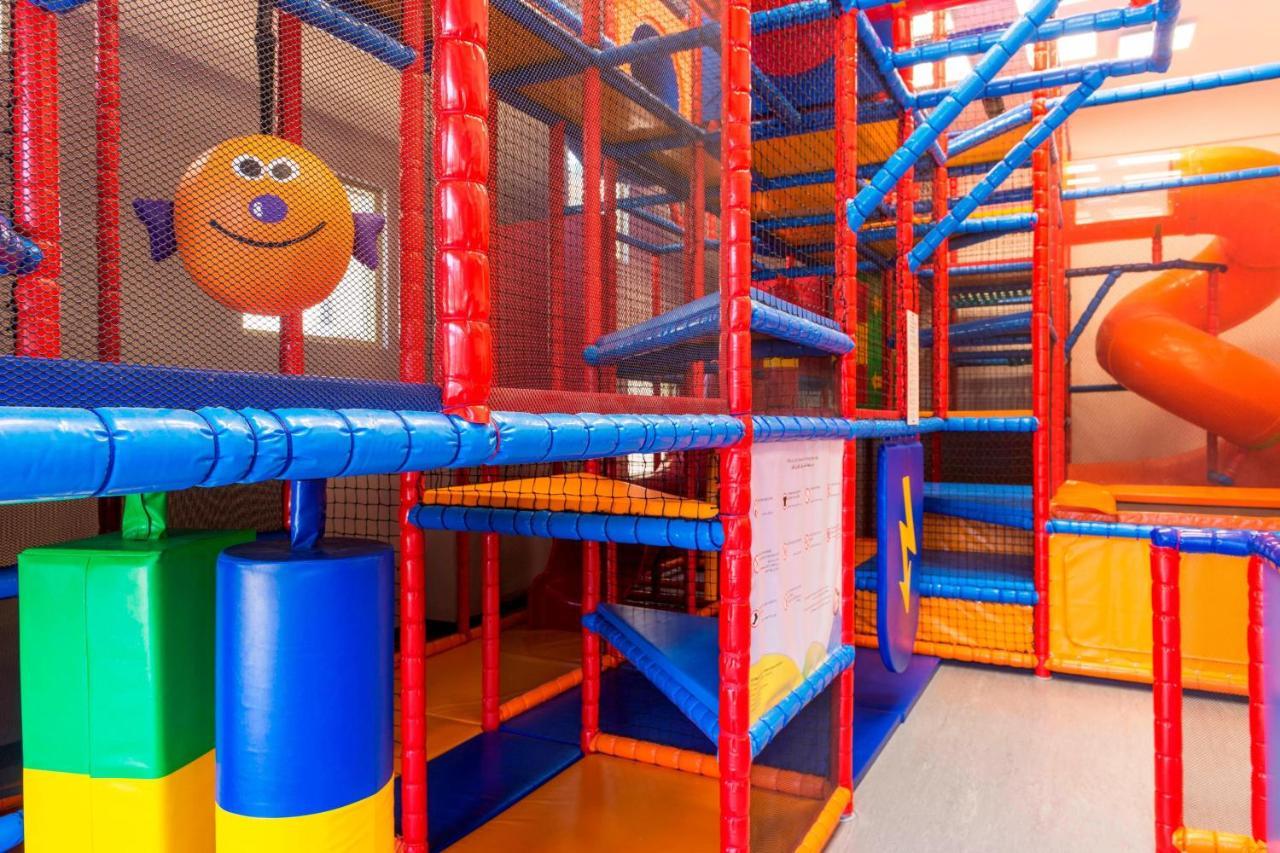 Le Meridien Mina Seyahi Beach Resort & Waterpark Dubai Exterior photo An indoor playground