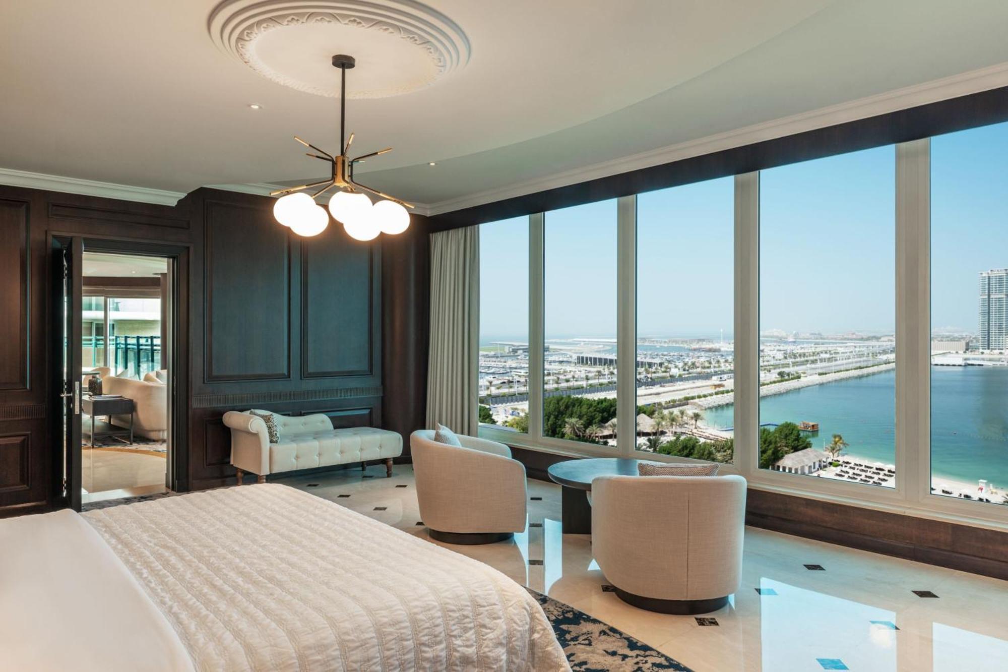 Le Meridien Mina Seyahi Beach Resort & Waterpark Dubai Exterior photo A bedroom at the hotel