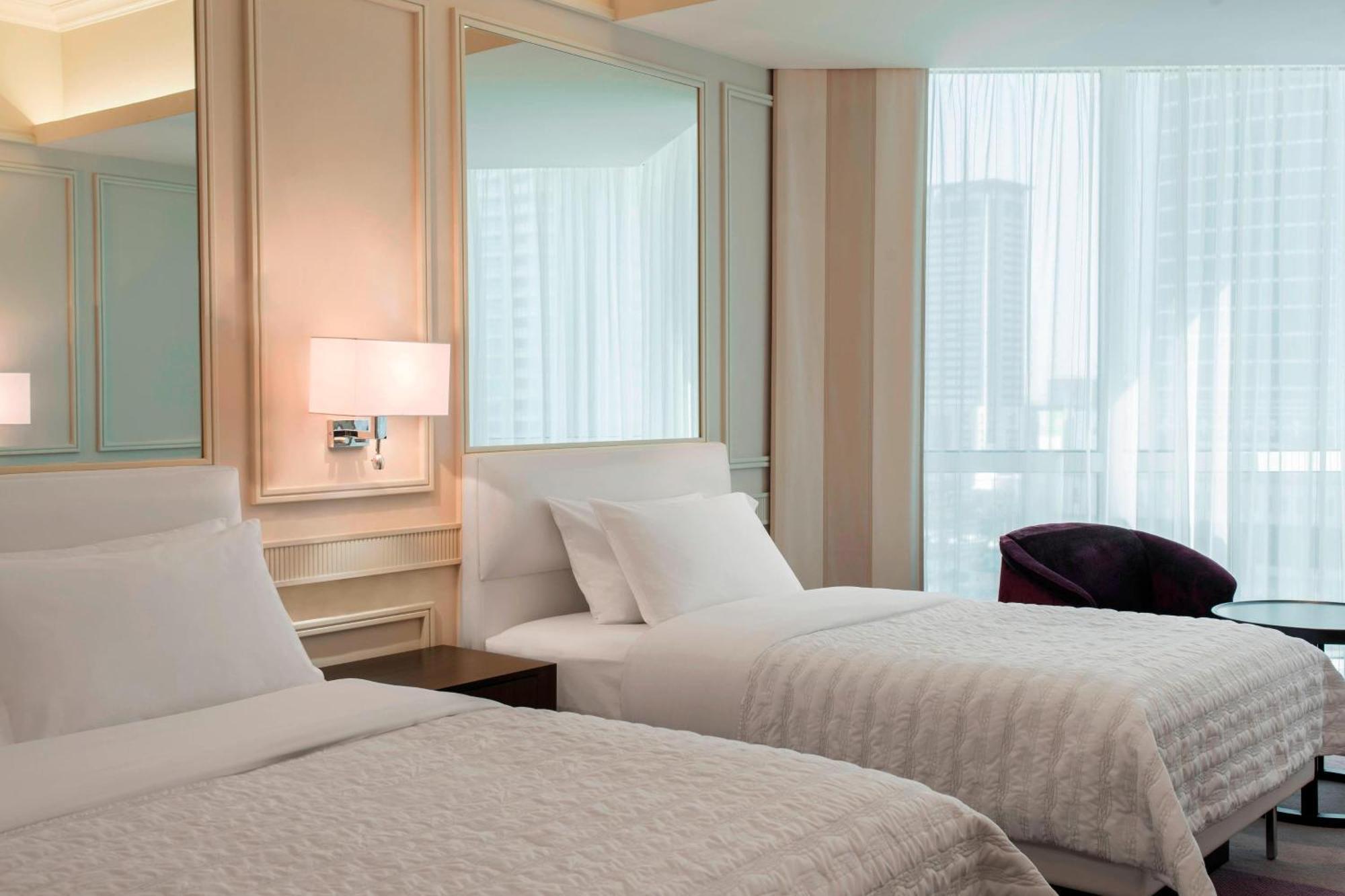 Le Meridien Mina Seyahi Beach Resort & Waterpark Dubai Exterior photo Deluxe Room